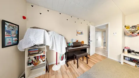 75 Hazelglen Drive Kitchener ON N2M 2E2