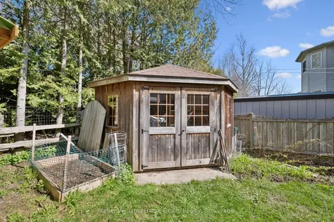 209 Elizabeth Crescent Centre Wellington ON N1M 3N1