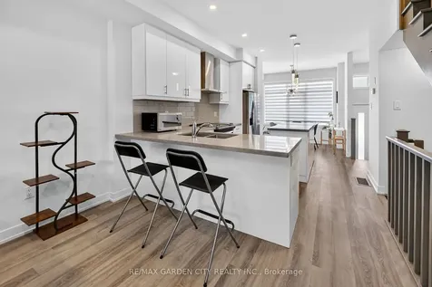 4 Munay Lane Hamilton ON L9G 0H3