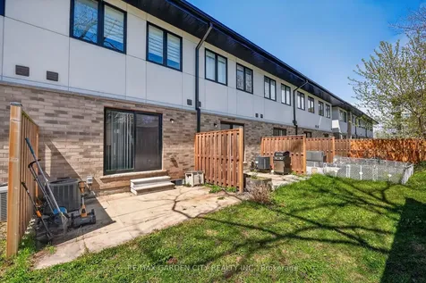 4 Munay Lane Hamilton ON L9G 0H3