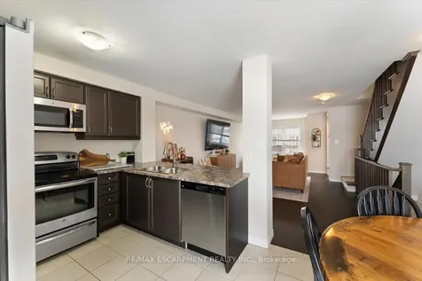 31 Mayland Trail Hamilton ON L8J 0G4
