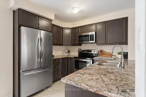 31 Mayland Trail Hamilton ON L8J 0G4