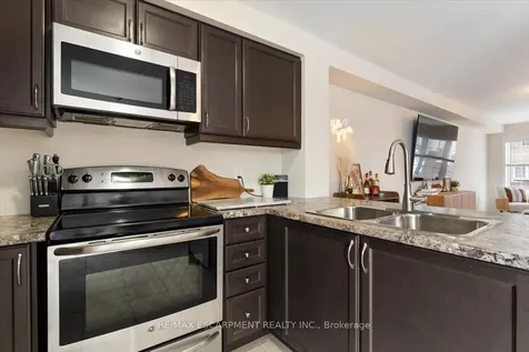 31 Mayland Trail Hamilton ON L8J 0G4