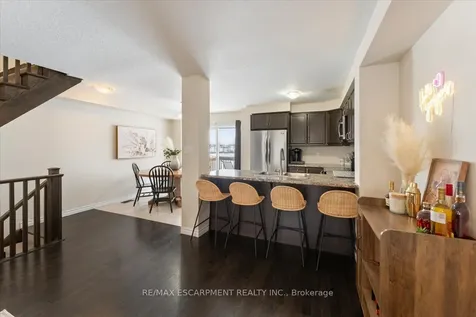 31 Mayland Trail Hamilton ON L8J 0G4