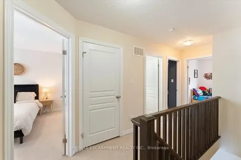 31 Mayland Trail Hamilton ON L8J 0G4