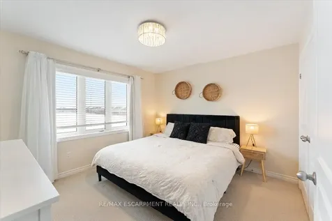 31 Mayland Trail Hamilton ON L8J 0G4