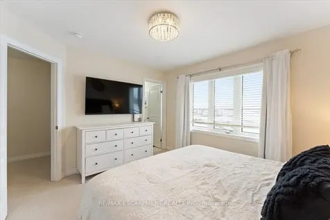 31 Mayland Trail Hamilton ON L8J 0G4