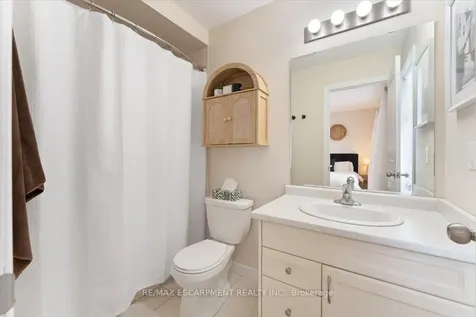 31 Mayland Trail Hamilton ON L8J 0G4