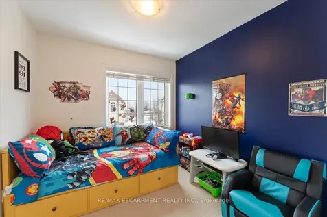 31 Mayland Trail Hamilton ON L8J 0G4