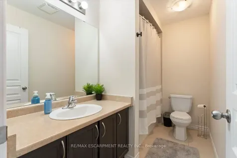 31 Mayland Trail Hamilton ON L8J 0G4