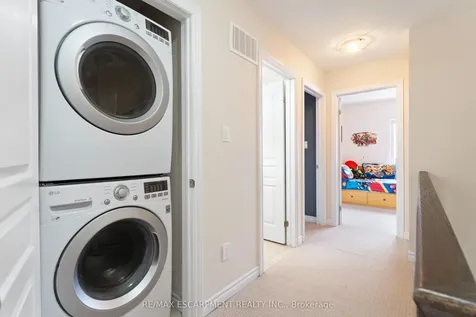 31 Mayland Trail Hamilton ON L8J 0G4