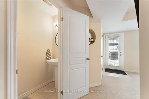 31 Mayland Trail Hamilton ON L8J 0G4