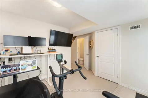 31 Mayland Trail Hamilton ON L8J 0G4