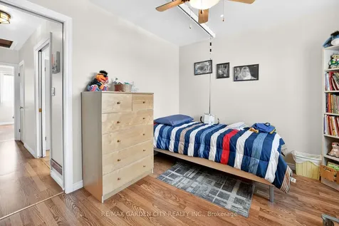 5 Lockview Crescent St. Catharines ON L2M 2T2