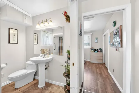 5 Lockview Crescent St. Catharines ON L2M 2T2