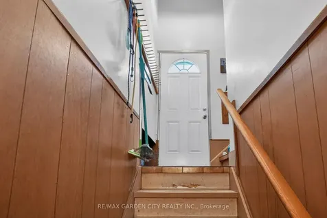 5 Lockview Crescent St. Catharines ON L2M 2T2