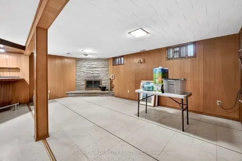5 Lockview Crescent St. Catharines ON L2M 2T2
