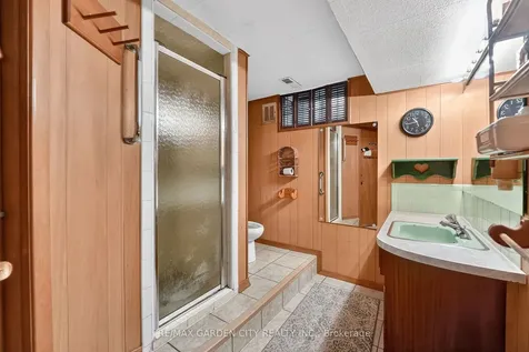5 Lockview Crescent St. Catharines ON L2M 2T2