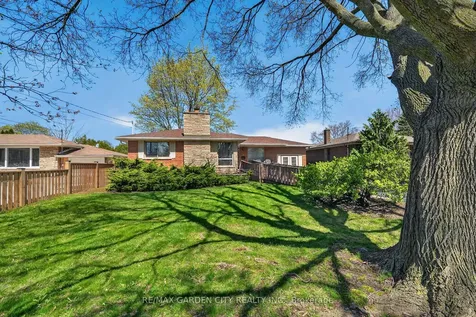 5 Lockview Crescent St. Catharines ON L2M 2T2