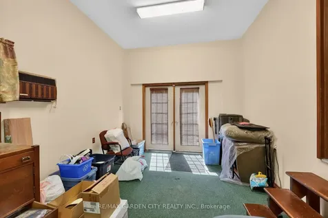 5 Lockview Crescent St. Catharines ON L2M 2T2