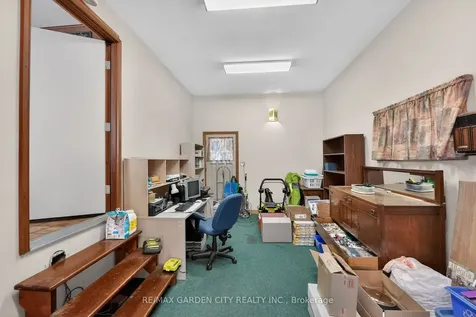 5 Lockview Crescent St. Catharines ON L2M 2T2