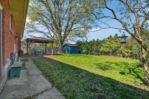 5 Lockview Crescent St. Catharines ON L2M 2T2