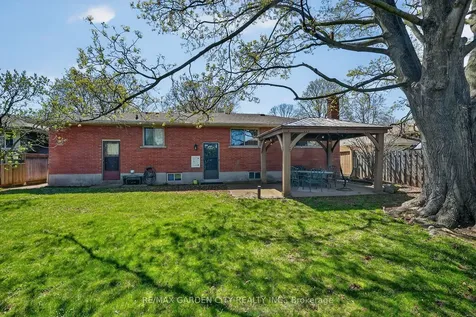 5 Lockview Crescent St. Catharines ON L2M 2T2