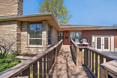 5 Lockview Crescent St. Catharines ON L2M 2T2