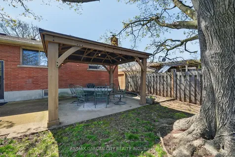 5 Lockview Crescent St. Catharines ON L2M 2T2