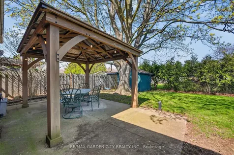 5 Lockview Crescent St. Catharines ON L2M 2T2