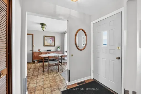 5 Lockview Crescent St. Catharines ON L2M 2T2
