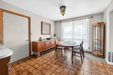 5 Lockview Crescent St. Catharines ON L2M 2T2