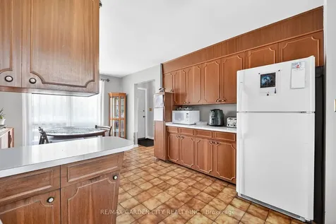 5 Lockview Crescent St. Catharines ON L2M 2T2