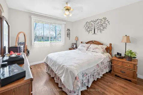 5 Lockview Crescent St. Catharines ON L2M 2T2
