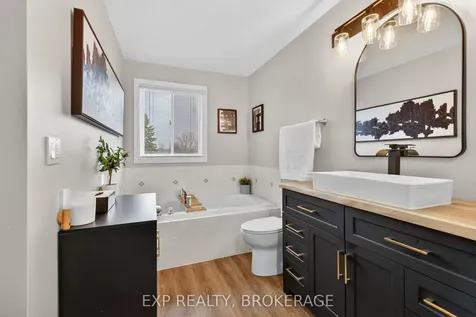 452 Conservatory Drive Kingston ON K7M 9C8