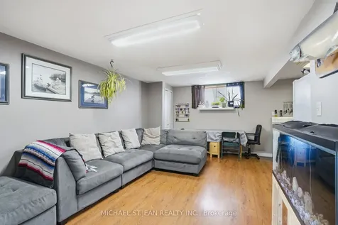 4 Clifton Downs Road Hamilton ON L9C 2P2