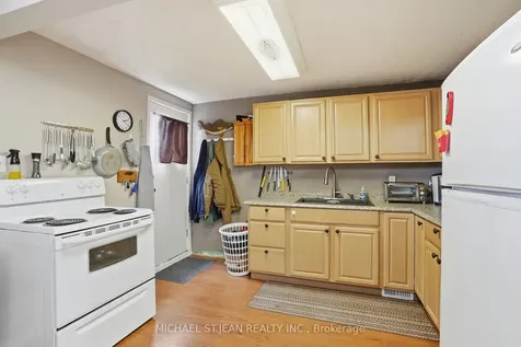 4 Clifton Downs Road Hamilton ON L9C 2P2
