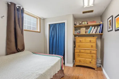 4 Clifton Downs Road Hamilton ON L9C 2P2