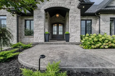 18 Bannister Street Brant ON N0E 1L0