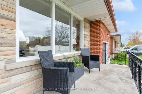 17 St. Charles Drive Thorold ON L2V 2W3