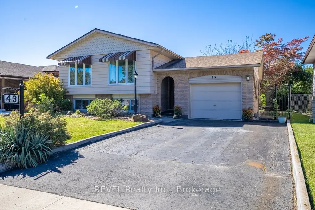 43 Trelawn Parkway Welland ON L3C 1W4