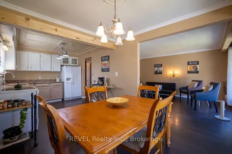 43 Trelawn Parkway Welland ON L3C 1W4