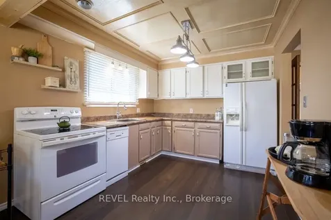 43 Trelawn Parkway Welland ON L3C 1W4