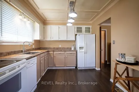 43 Trelawn Parkway Welland ON L3C 1W4