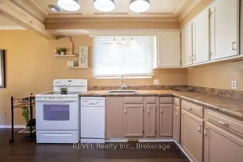 43 Trelawn Parkway Welland ON L3C 1W4