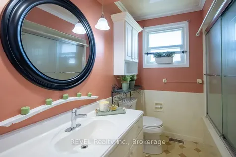 43 Trelawn Parkway Welland ON L3C 1W4