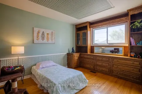43 Trelawn Parkway Welland ON L3C 1W4