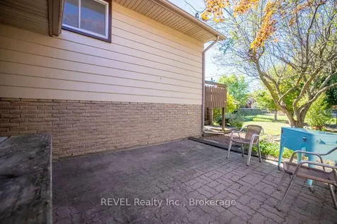 43 Trelawn Parkway Welland ON L3C 1W4