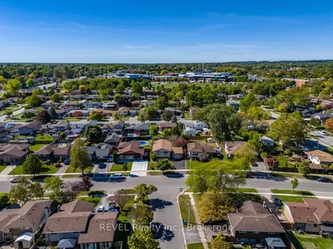 43 Trelawn Parkway Welland ON L3C 1W4