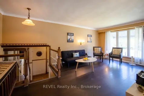 43 Trelawn Parkway Welland ON L3C 1W4